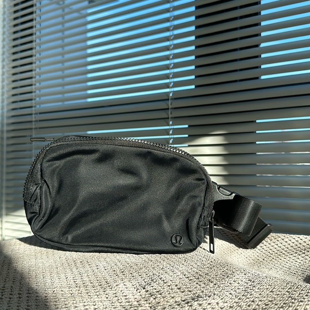 Lululemon Everywhere Belt Bag 1L